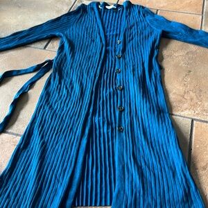 TIME & TRU BUTTON DOWN SWEATER